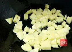 Illustration of how to make bacon braised rice 3