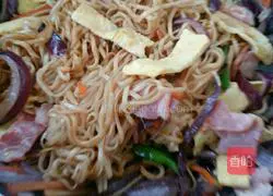 Illustration of how to make bacon and egg fried noodles 11