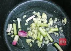 Illustration of how to make noodles with onion sauce 2