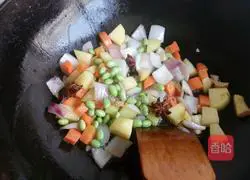 Illustration of how to make braised rice with sausage and mixed vegetables 6