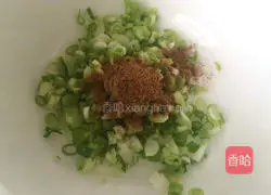 Illustration of how to make scallion pancake 5