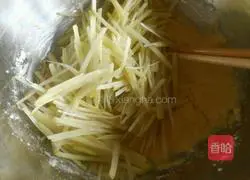 Illustration of how to make tomato and potato pancakes 5