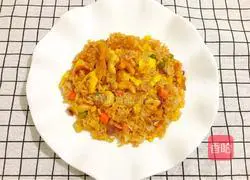 Illustration of how to make cashew egg fried rice 1