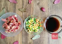 Illustration of how to make Cantonese sausage braised rice 1