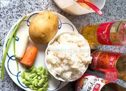 Illustration of how to make shredded potato fried rice 1