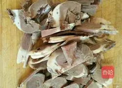 Illustration of home-style stir-fried pork heart steamed cake 1