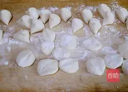 Illustration of how to make dumplings (chive and egg stuffing) 17