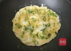 Illustration of how to make scallion egg pancake 6