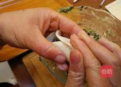 Illustration of how to make crescent dumplings 8