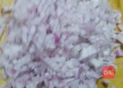 Illustration of how to make onion meatloaf 7