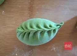 Illustration of how to make willow leaf buns 7