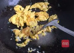 Illustration of how to make egg fried rice 13