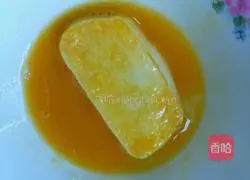 Illustration of how to make fried steamed bun slices 3