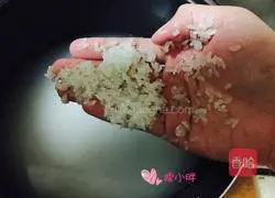 Illustration of braised rice with pickled vegetables and sausage 1