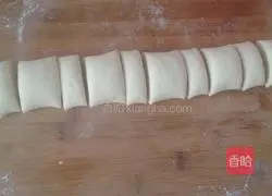 Illustration of two-color threaded steamed buns 7