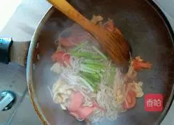 Illustration of how to make fried noodles with eggs and tomatoes 7