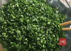 Illustration of how to make three fresh dumplings 3