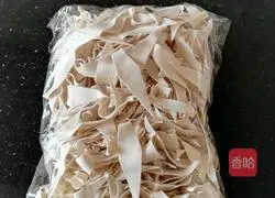 Illustration of how to make fried onion noodles 1