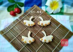 Illustration of how to make swan steamed buns 1