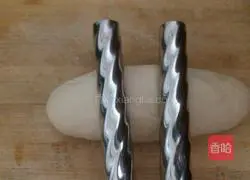 Illustration of how to make Kung Fu buns 7