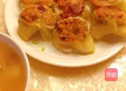 Illustration of how to make dumplings stuffed with dried pork and bamboo shoots 13
