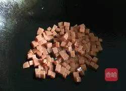 Mustard Illustration of how to make blue ham fried rice 3