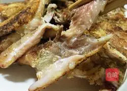 Illustration of how to grill fish in a 5-minute pan 7