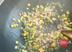 Illustration of how to make fried rice with diced pork, cabbage and rice 4 