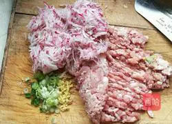 Illustration of how to make pork and radish buns 6