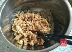 Illustration of how to make steamed stuffed buns with mushroom and pork stuffing 8