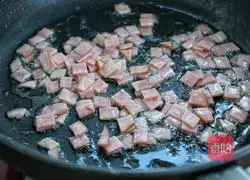 Illustration of how to make fried rice with mixed vegetables, ham and eggs 7