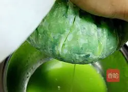 Illustration of how to make wonton stuffing with celery and fresh meat 6