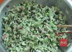 Illustration of how to make dumplings with pork and sophora flower stuffing 16