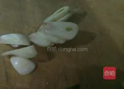 Illustration of how to make shredded chicken noodles 1