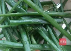 Illustration of how to make scallion noodles 4