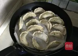 Illustration of how to make leek and egg vegetarian dumplings 6