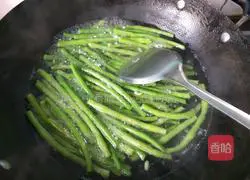 Illustration of how to make bean and pork dumplings 3