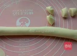 Illustration of how to make carrot and pork dumplings 7