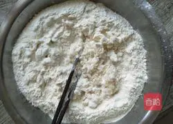 Spring pancakes rolled into shredded potatoes Illustration of how to do it 1