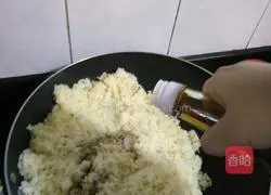 Illustration of how to make seaweed fried rice 10