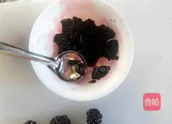 Illustration of making fruit sandwich 4