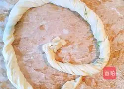 Illustration of how to make green onion pancakes 8