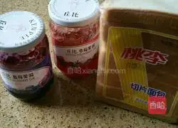 Illustration of making jam sandwich 1