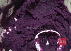 Purple Sweet Potato and Sesame Cake Recipe Illustration 3