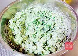 Illustration of how to make wild vegetable cake 2