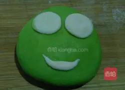 Illustration of how to make frog steamed buns 6