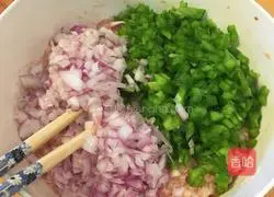 Illustration of how to make pork dumplings 2