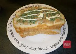 Illustration of how to make chive and meat floss sandwich 7