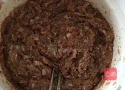 Illustration of how to make cabbage, mushroom and pork dumplings 4