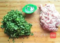 Illustration of how to make vegetable and meat wontons 1